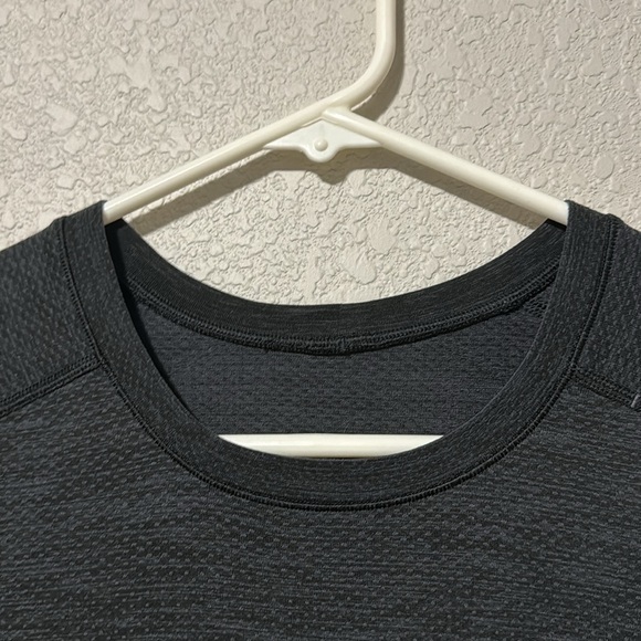 Lululemon Metal Vent Tech Size L - Picture 5 of 5